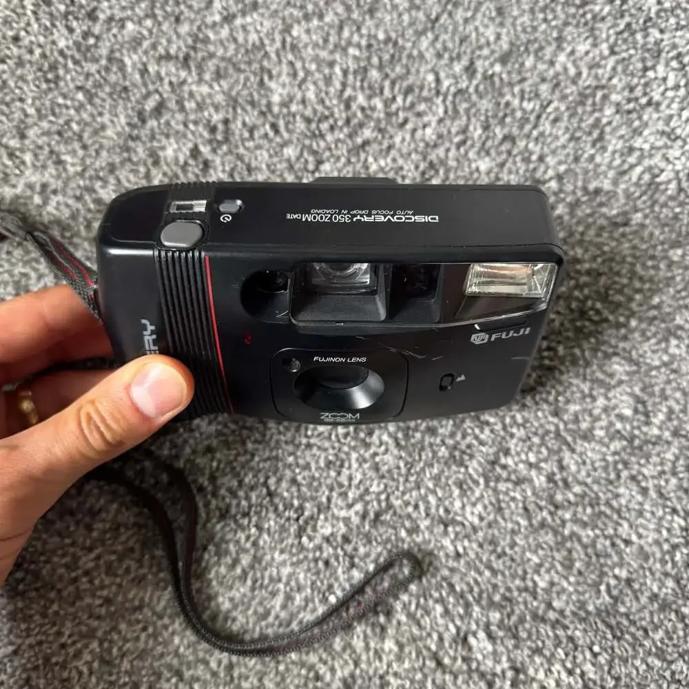 Fuji Discovery 350 Zoom Date 35mm Film Camera Untested Vintage Point & Shoot